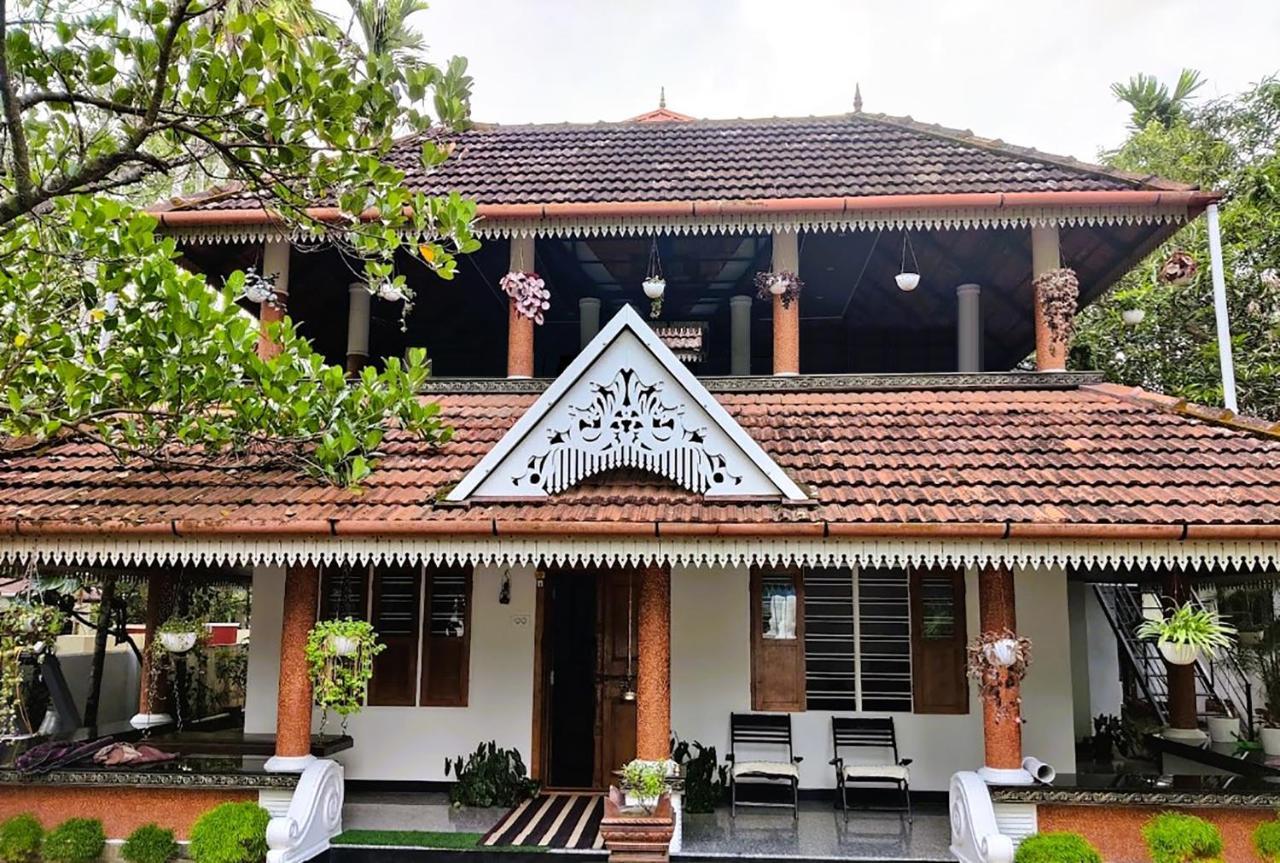 Mi Casa Tu Casa Homestay Kochi Esterno foto