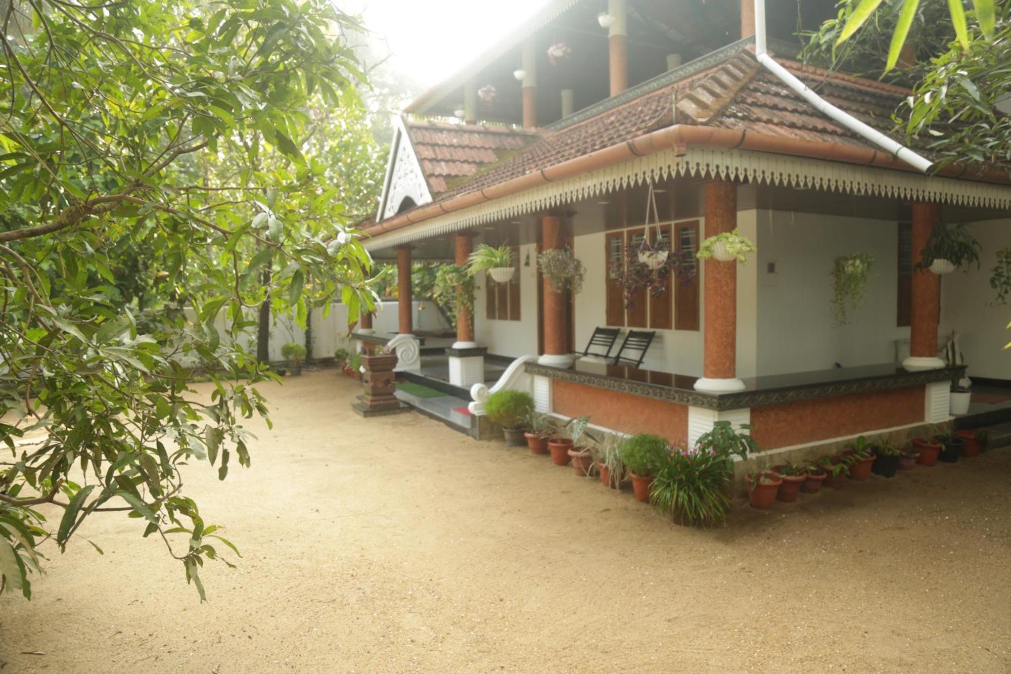 Mi Casa Tu Casa Homestay Kochi Esterno foto