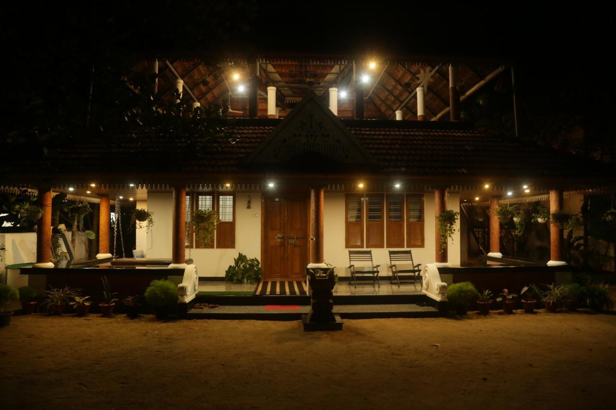 Mi Casa Tu Casa Homestay Kochi Esterno foto